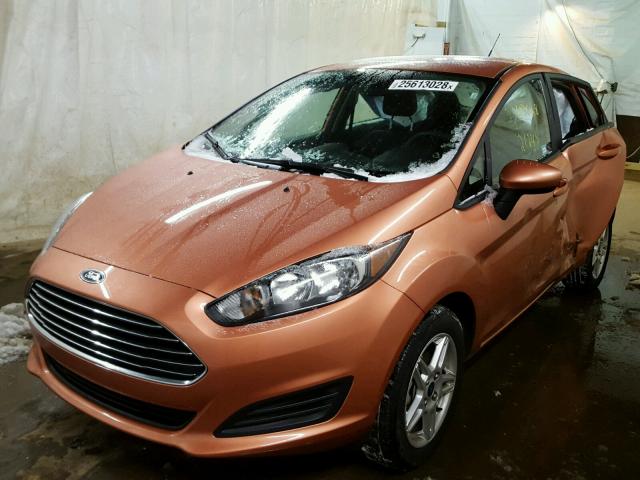 3FADP4BJ7HM118605 - 2017 FORD FIESTA SE ORANGE photo 2