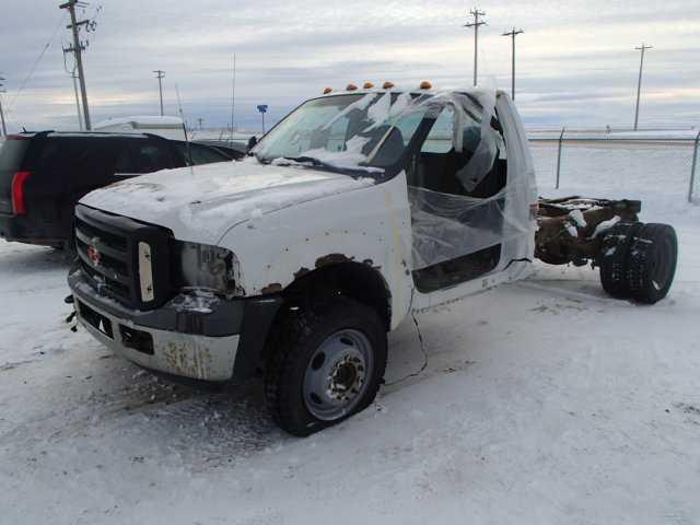 1FDAF57P06EA90633 - 2006 FORD F550 SUPER WHITE photo 2