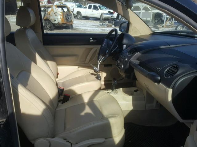 3VWPG3AG1AM017649 - 2010 VOLKSWAGEN NEW BEETLE 黑色 照片 5