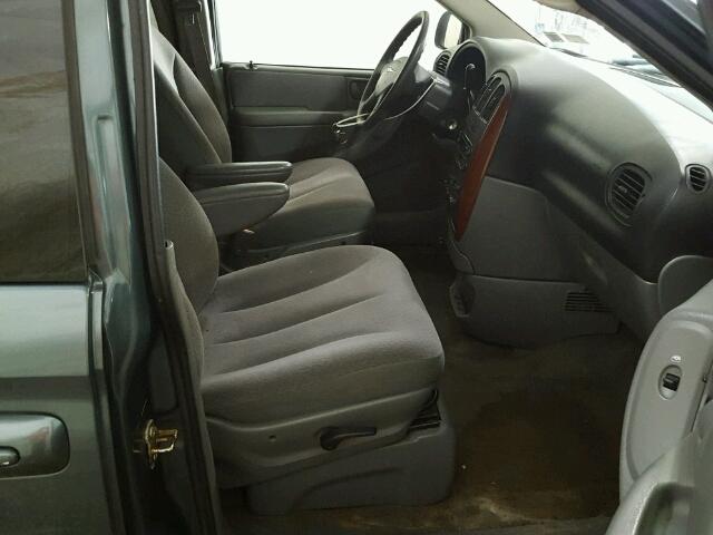 2A4GP44R56R881894 - 2006 CHRYSLER TOWN & COU BLUE photo 5