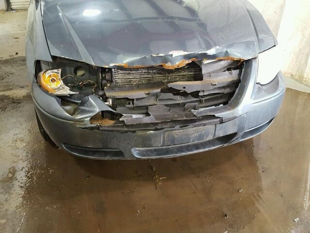 2A4GP44R56R881894 - 2006 CHRYSLER TOWN & COU BLUE photo 9