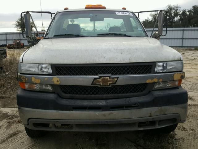 1GBJC34191E322113 - 2001 CHEVROLET SILVERADO WHITE photo 9