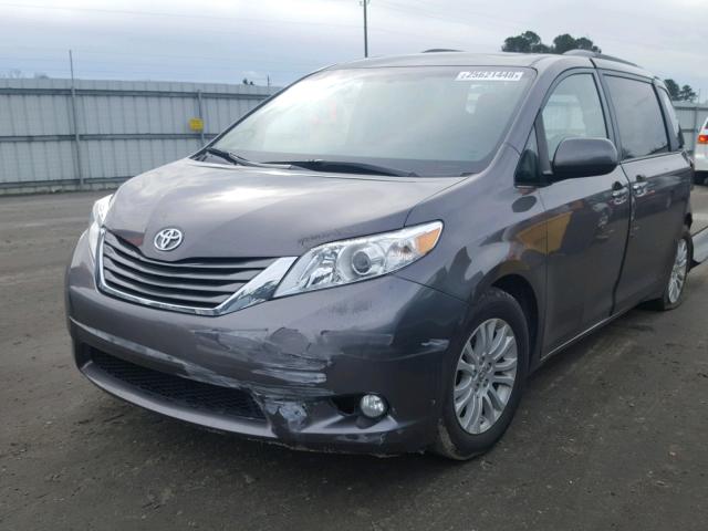 5TDYK3DC1GS735645 - 2016 TOYOTA SIENNA XLE GRAY photo 2