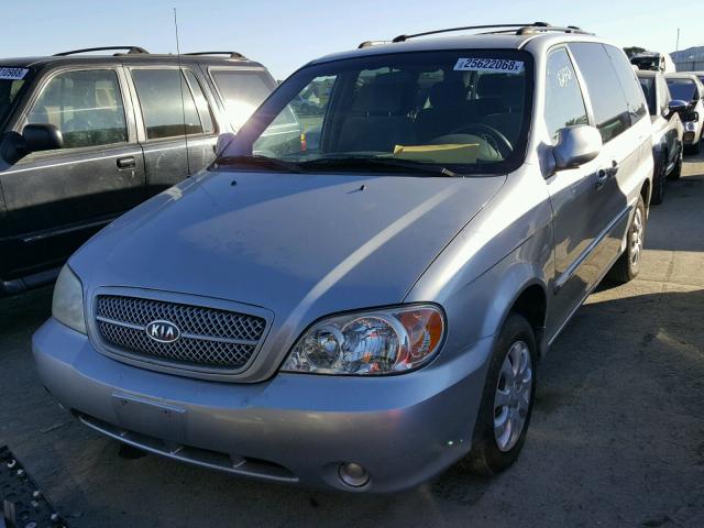 KNDUP132356769953 - 2005 KIA SEDONA EX GRAY photo 2