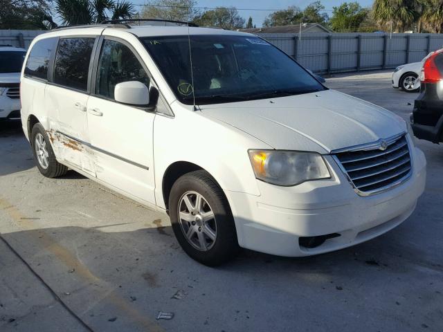 2A4RR5D13AR235524 - 2010 CHRYSLER TOWN & COU WHITE photo 1