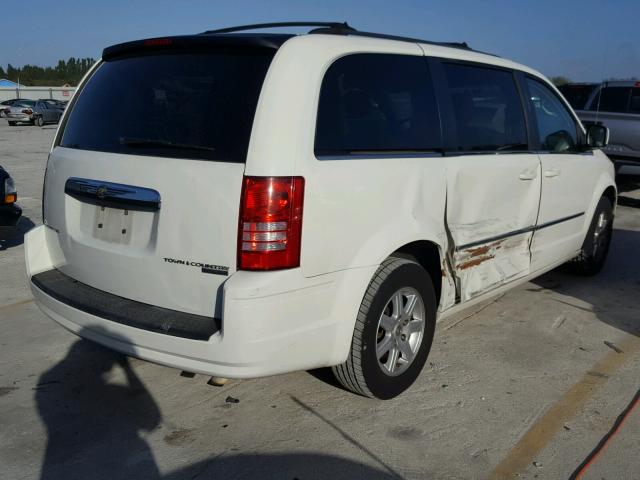 2A4RR5D13AR235524 - 2010 CHRYSLER TOWN & COU WHITE photo 4