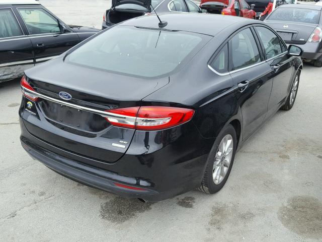 3FA6P0HD1HR270546 - 2017 FORD FUSION SE BLACK photo 4