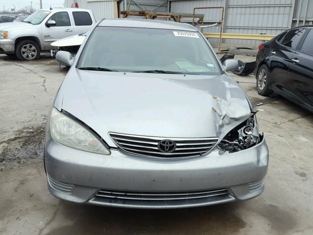 4T1BE32K55U992674 - 2005 TOYOTA CAMRY LE GRAY photo 9