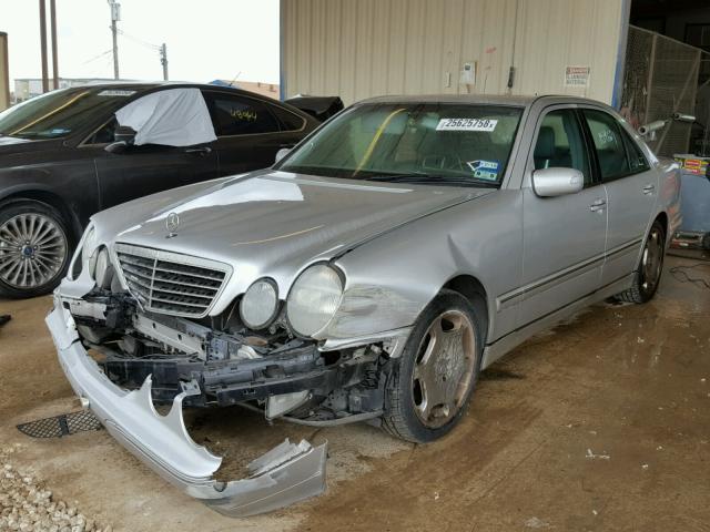 WDBJF65J71B172344 - 2001 MERCEDES-BENZ E 320 SILVER photo 2