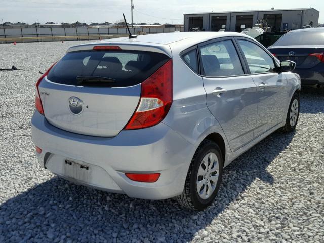 KMHCT5AE0GU268315 - 2016 HYUNDAI ACCENT SE SILVER photo 4