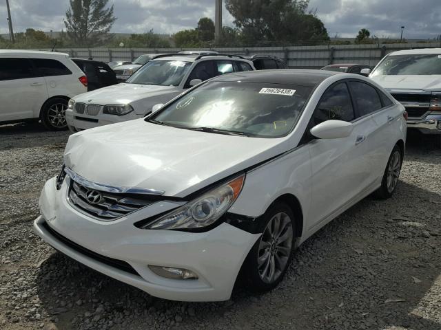 5NPEC4AB7BH241290 - 2011 HYUNDAI SONATA SE WHITE photo 2