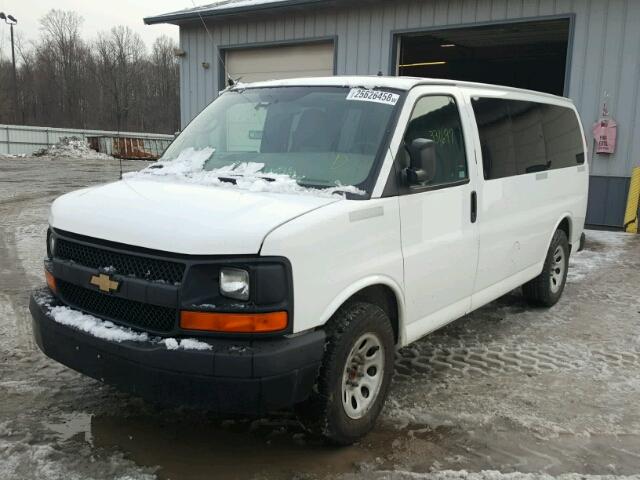 1GNSHBF43D1186440 - 2013 CHEVROLET EXPRESS G1 WHITE photo 2