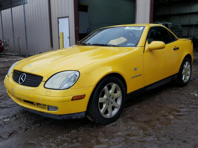 WDBKK47F0XF130578 - 1999 MERCEDES-BENZ SLK 230 KO YELLOW photo 2