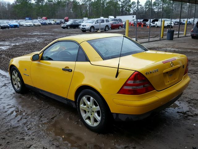 WDBKK47F0XF130578 - 1999 MERCEDES-BENZ SLK 230 KO YELLOW photo 3