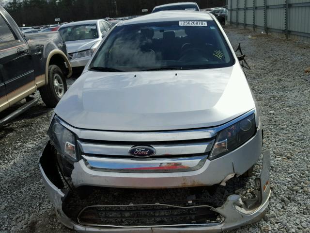 3FAHP0HA3BR174469 - 2011 FORD FUSION SE SILVER photo 10