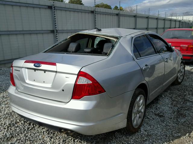 3FAHP0HA3BR174469 - 2011 FORD FUSION SE SILVER photo 4