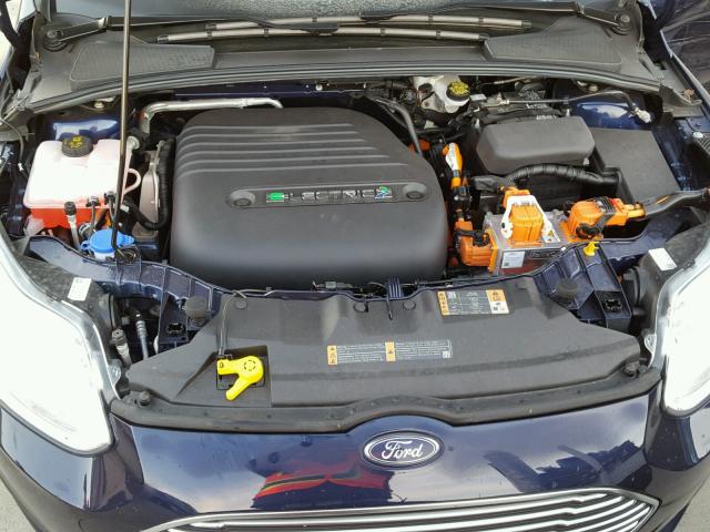 1FADP3R48HL314905 - 2017 FORD FOCUS BEV BLUE photo 7