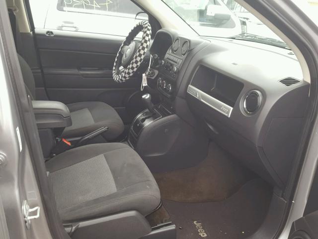 1C4NJCBA1GD628419 - 2016 JEEP COMPASS SP SILVER photo 5