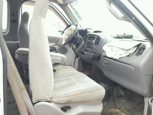 1FTZX18W3WNC22299 - 1998 FORD F150 WHITE photo 5