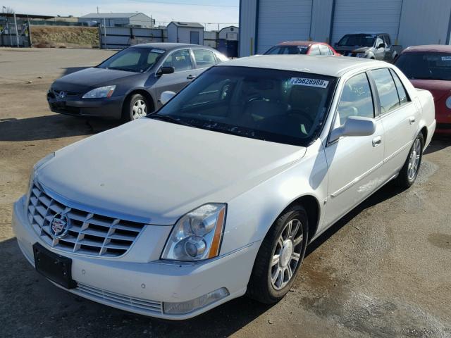 1G6KD57Y78U107740 - 2008 CADILLAC DTS WHITE photo 2