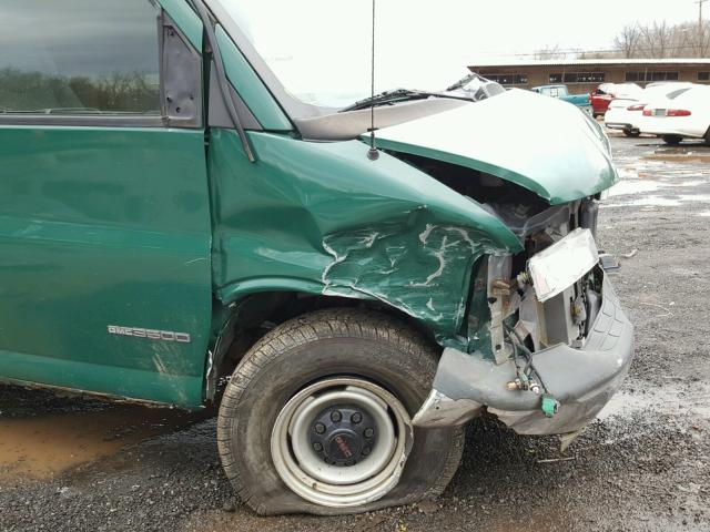 1GTHG35R921234447 - 2002 GMC SAVANA G35 GREEN photo 9