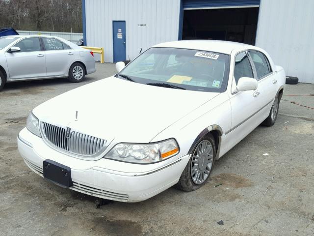 2LNHM82V59X601476 - 2009 LINCOLN TOWN CAR S WHITE photo 2