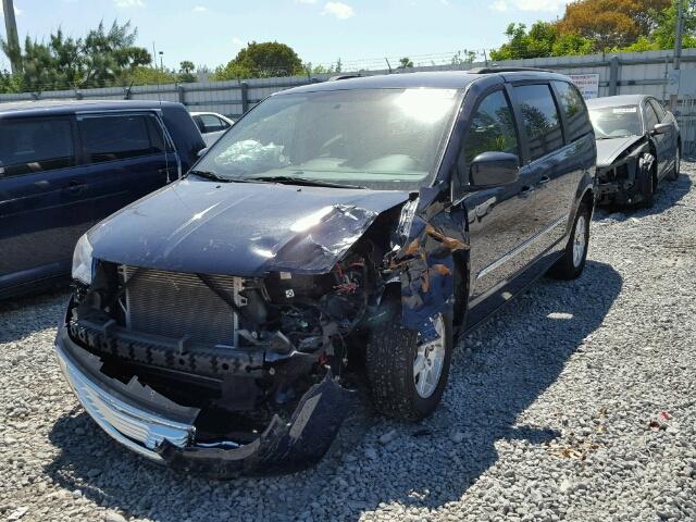 2C4RC1BG6DR630759 - 2013 CHRYSLER TOWN & COU BLUE photo 2