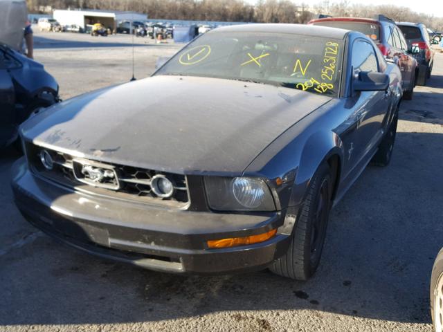 1ZVFT80N675204128 - 2007 FORD MUSTANG CHARCOAL photo 2