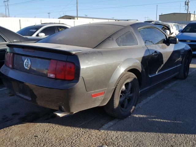 1ZVFT80N675204128 - 2007 FORD MUSTANG CHARCOAL photo 4