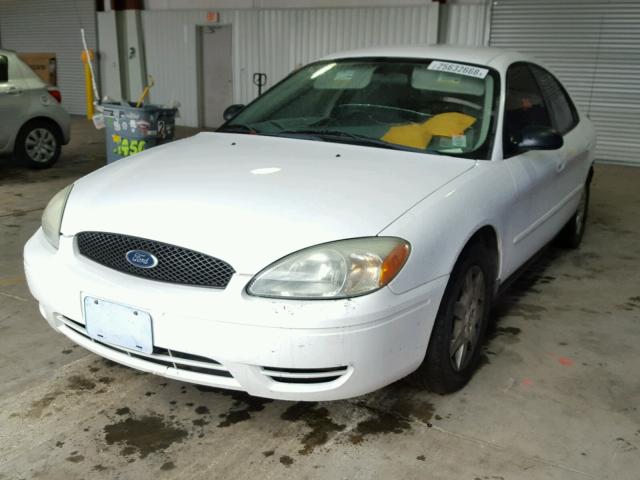 1FAFP53UX5A302551 - 2005 FORD TAURUS SE WHITE photo 2