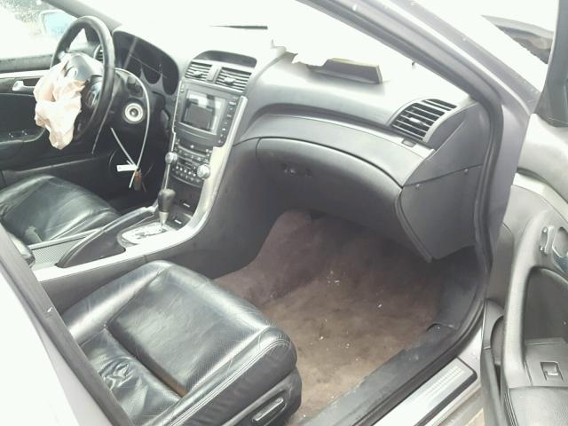 19UUA66204A013228 - 2004 ACURA TL SILVER photo 5