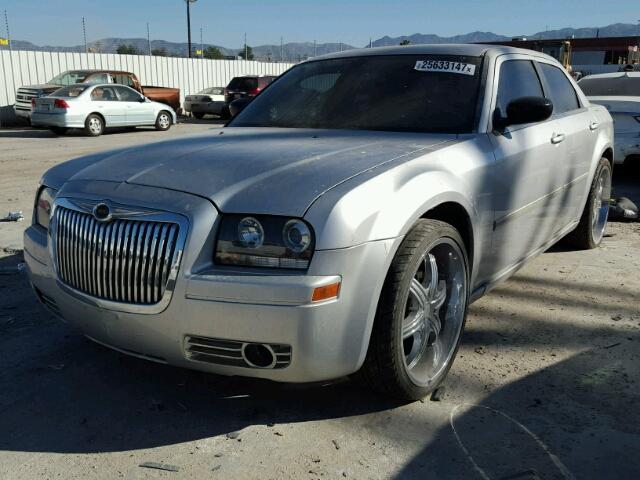 2C3KA43R47H689249 - 2007 CHRYSLER 300 SILVER photo 2