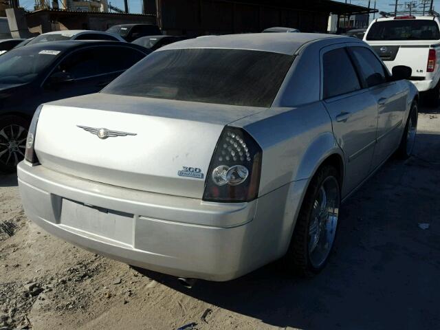 2C3KA43R47H689249 - 2007 CHRYSLER 300 SILVER photo 4