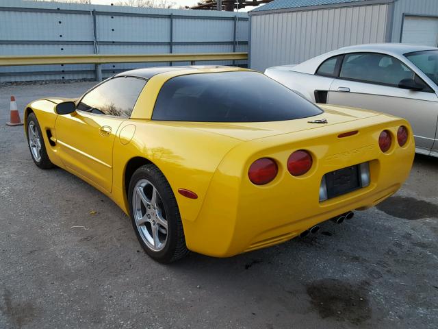 1G1YY22G645101806 - 2004 CHEVROLET CORVETTE YELLOW photo 3