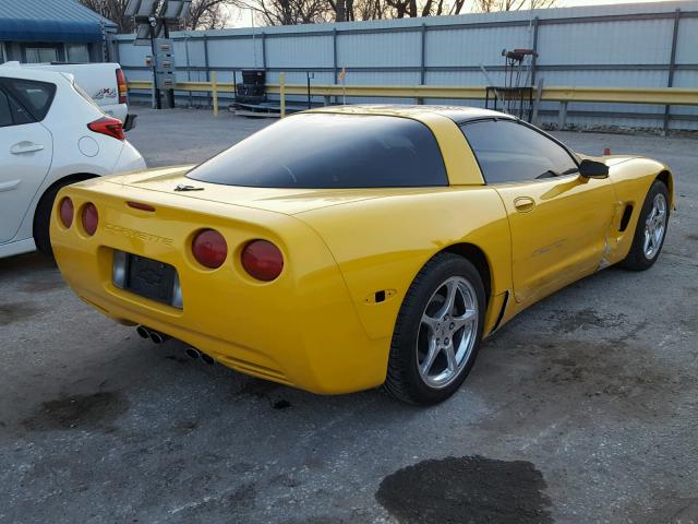 1G1YY22G645101806 - 2004 CHEVROLET CORVETTE YELLOW photo 4