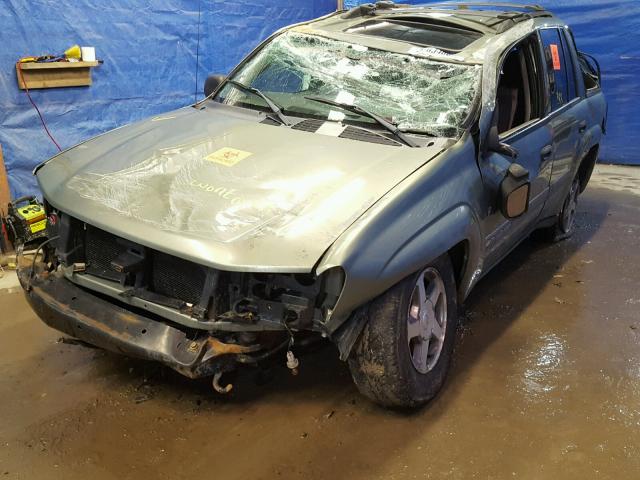 1GNDT13S342391383 - 2004 CHEVROLET TRAILBLAZE GREEN photo 2