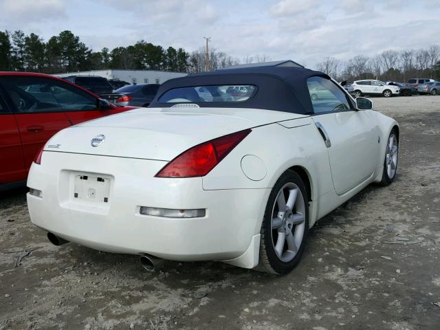 JN1AZ36A84T002422 - 2004 NISSAN 350Z ROADS WHITE photo 4