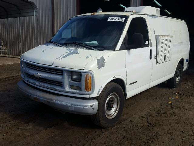 1GCHG35R9W1100057 - 1998 CHEVROLET EXPRESS G3 WHITE photo 2