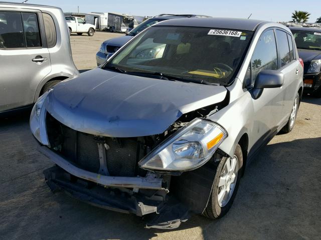 3N1BC13E47L433589 - 2007 NISSAN VERSA S GRAY photo 2