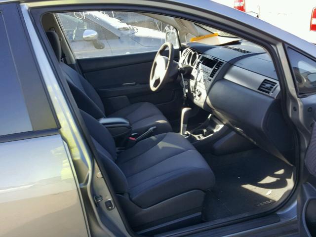 3N1BC13E47L433589 - 2007 NISSAN VERSA S GRAY photo 5