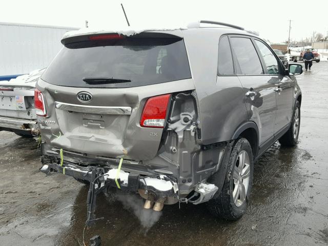 5XYKUCA60DG392446 - 2013 KIA SORENTO EX GRAY photo 4