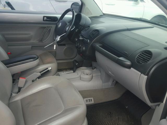 3VWDD21C42M422134 - 2002 VOLKSWAGEN NEW BEETLE 银色 照片 5