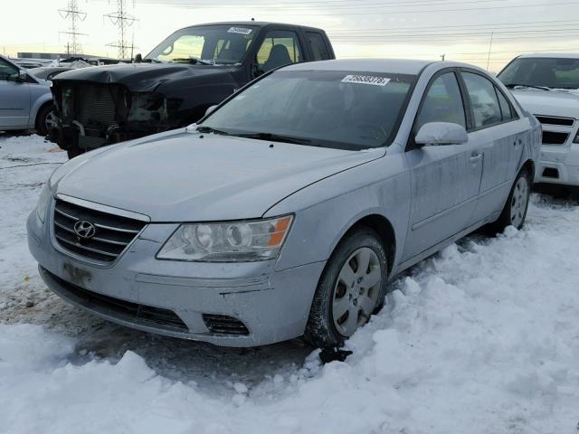 5NPET4AC8AH601111 - 2010 HYUNDAI SONATA GLS SILVER photo 2