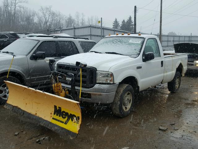 1FTNF21595EA17626 - 2005 FORD F250 SUPER WHITE photo 2