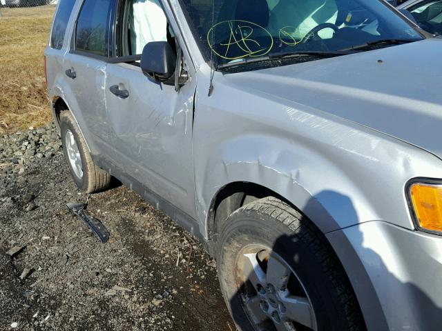 1FMCU0D70BKA25119 - 2011 FORD ESCAPE XLT SILVER photo 9