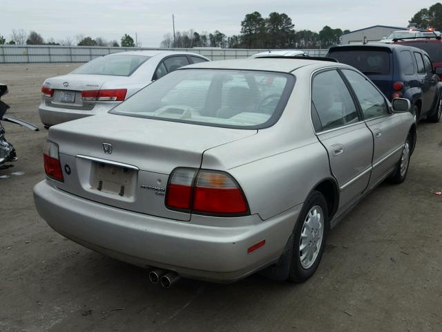 1HGCD565XVA279722 - 1997 HONDA ACCORD EX SILVER photo 4