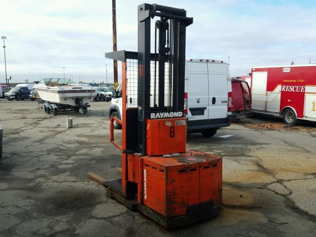 12C842804 - 2000 RAYM FORKLIFT ORANGE photo 3