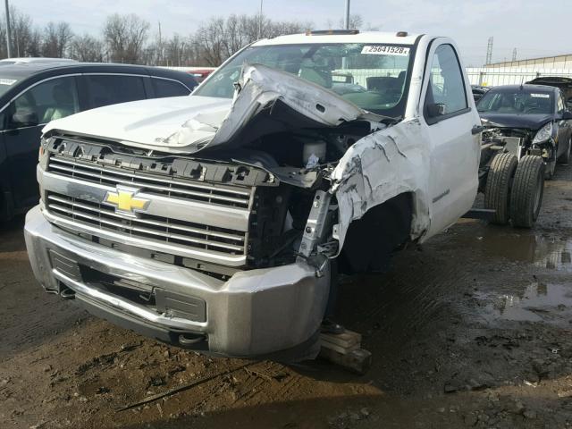 1GB3CYCG3FF185912 - 2015 CHEVROLET SILVERADO WHITE photo 2