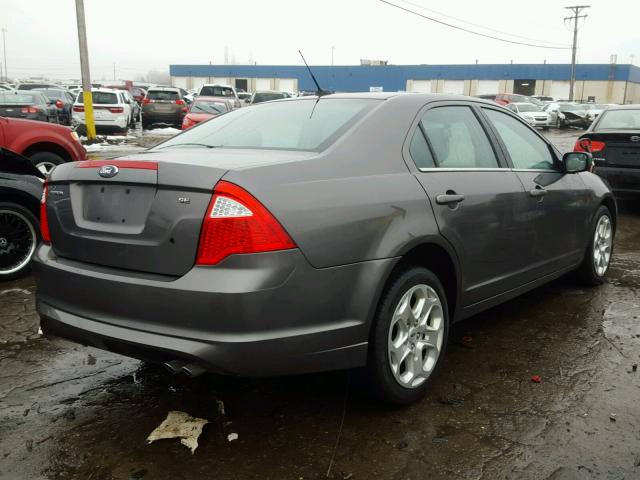 3FAHP0HA4BR342054 - 2011 FORD FUSION SE GRAY photo 4