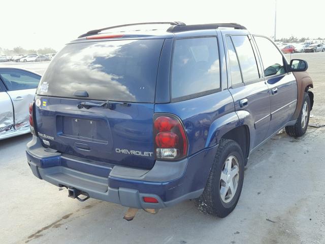 1GNDT13S842219334 - 2004 CHEVROLET TRAILBLAZE BLUE photo 4